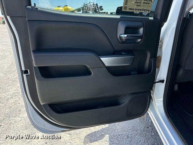 image for item DK6613 2017 Chevrolet  Silverado 1500 Crew Cab pickup truck