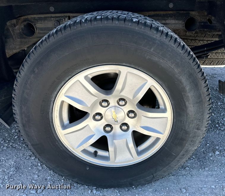 image for item DK6613 2017 Chevrolet  Silverado 1500 Crew Cab pickup truck