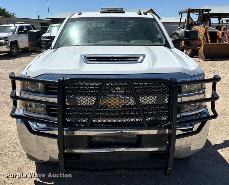 image for item DK6626 2017 Chevrolet Silverado 3500 HD Crew Cab flatbed pickup truck