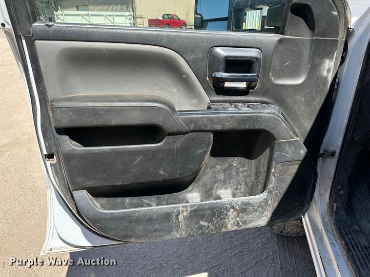 image for item DK6626 2017 Chevrolet Silverado 3500 HD Crew Cab flatbed pickup truck