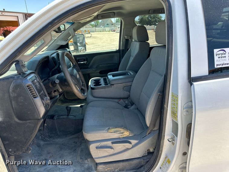 image for item DK6626 2017 Chevrolet Silverado 3500 HD Crew Cab flatbed pickup truck