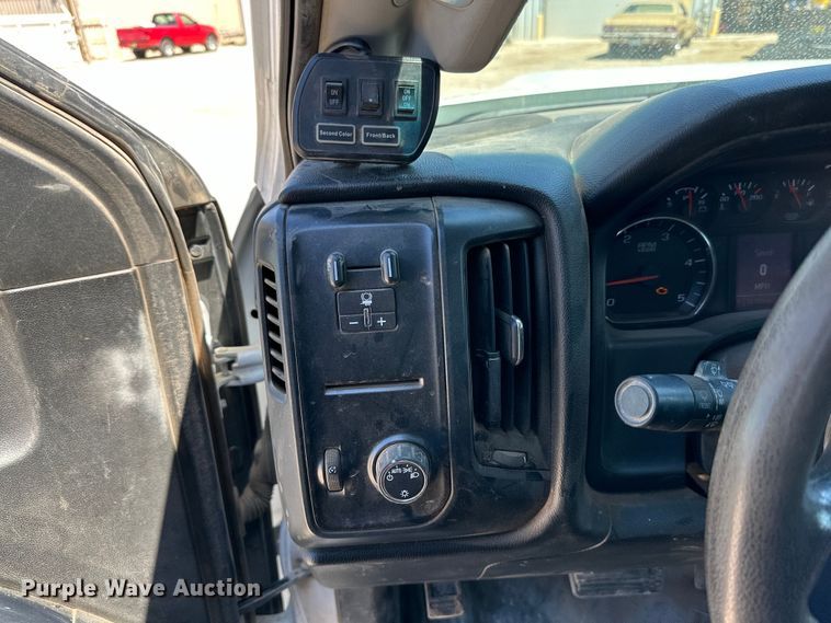 image for item DK6626 2017 Chevrolet Silverado 3500 HD Crew Cab flatbed pickup truck