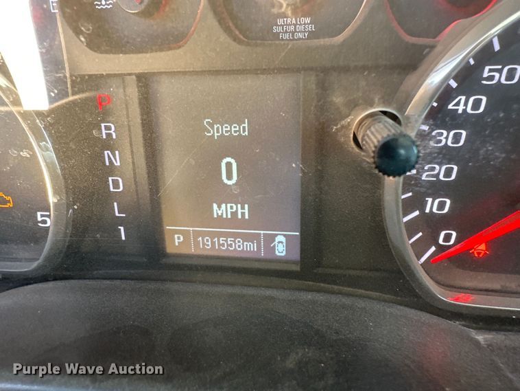 image for item DK6626 2017 Chevrolet Silverado 3500 HD Crew Cab flatbed pickup truck