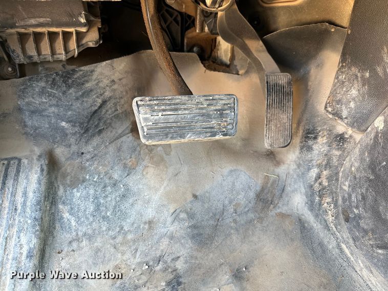 image for item DK6626 2017 Chevrolet Silverado 3500 HD Crew Cab flatbed pickup truck