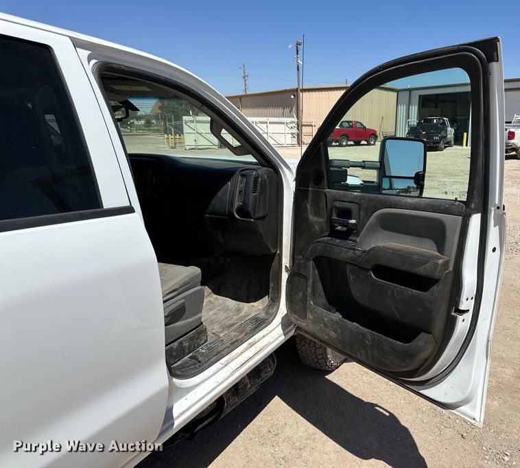 image for item DK6626 2017 Chevrolet Silverado 3500 HD Crew Cab flatbed pickup truck