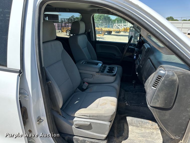 image for item DK6626 2017 Chevrolet Silverado 3500 HD Crew Cab flatbed pickup truck