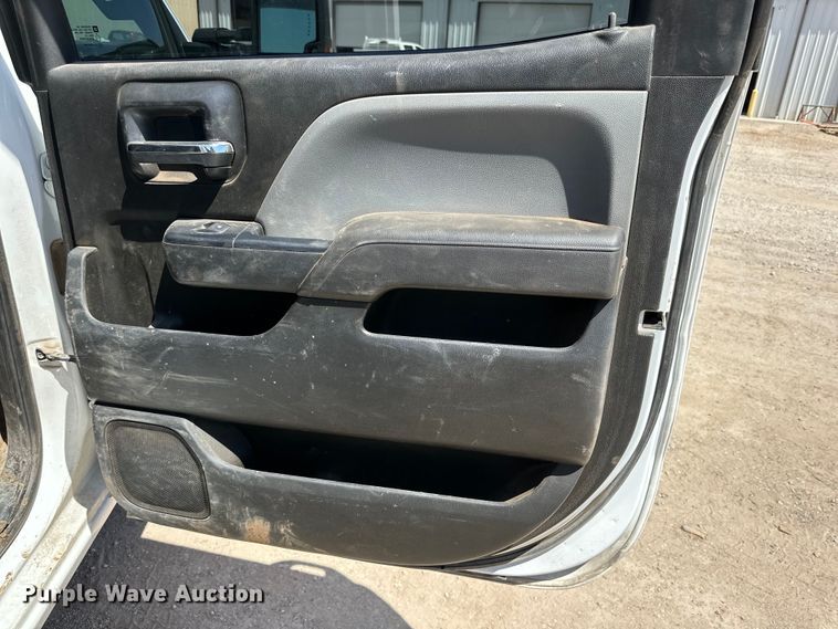 image for item DK6626 2017 Chevrolet Silverado 3500 HD Crew Cab flatbed pickup truck