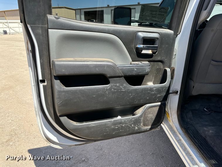 image for item DK6626 2017 Chevrolet Silverado 3500 HD Crew Cab flatbed pickup truck