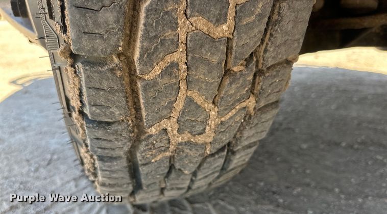 image for item DK6626 2017 Chevrolet Silverado 3500 HD Crew Cab flatbed pickup truck