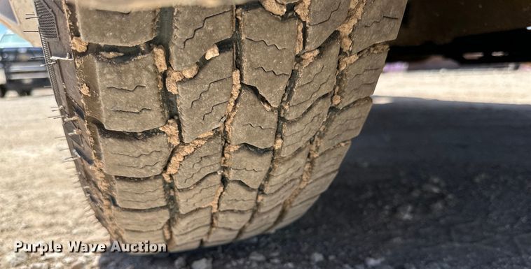 image for item DK6626 2017 Chevrolet Silverado 3500 HD Crew Cab flatbed pickup truck