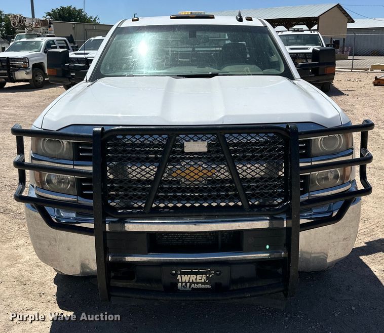image for item DK6627 2015 Chevrolet Silverado 3500 HD Crew Cab flatbed pickup truck