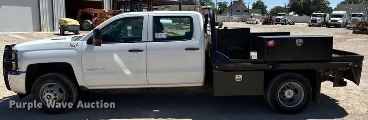 image for item DK6627 2015 Chevrolet Silverado 3500 HD Crew Cab flatbed pickup truck