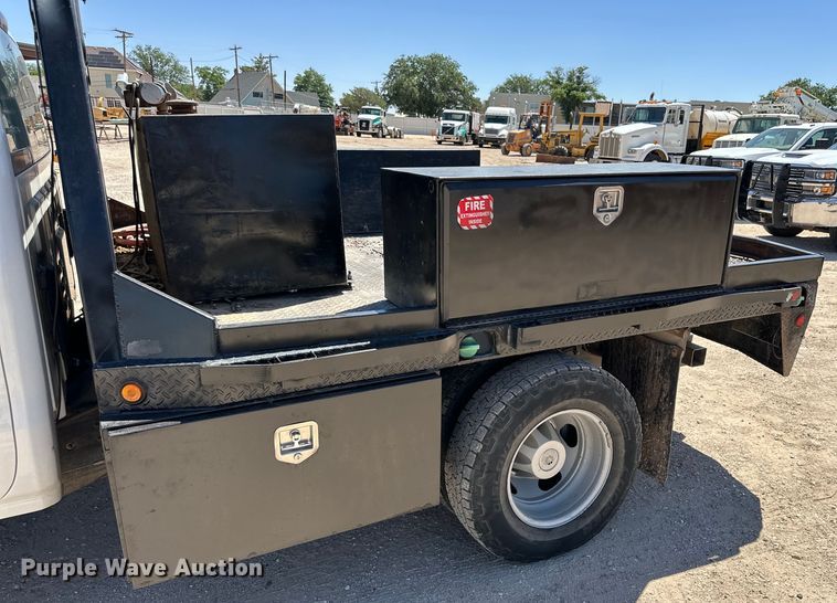 image for item DK6627 2015 Chevrolet Silverado 3500 HD Crew Cab flatbed pickup truck