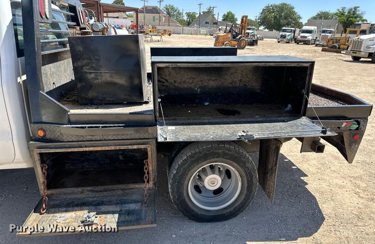 image for item DK6627 2015 Chevrolet Silverado 3500 HD Crew Cab flatbed pickup truck