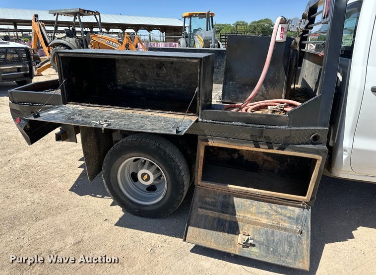 image for item DK6627 2015 Chevrolet Silverado 3500 HD Crew Cab flatbed pickup truck