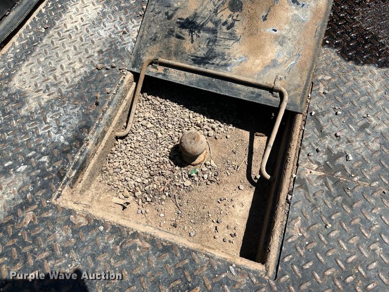 image for item DK6627 2015 Chevrolet Silverado 3500 HD Crew Cab flatbed pickup truck