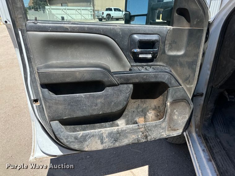 image for item DK6627 2015 Chevrolet Silverado 3500 HD Crew Cab flatbed pickup truck