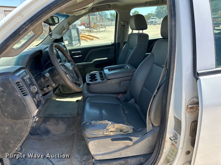 image for item DK6627 2015 Chevrolet Silverado 3500 HD Crew Cab flatbed pickup truck