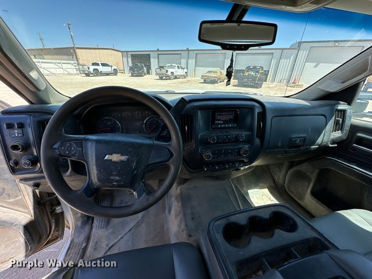 image for item DK6627 2015 Chevrolet Silverado 3500 HD Crew Cab flatbed pickup truck