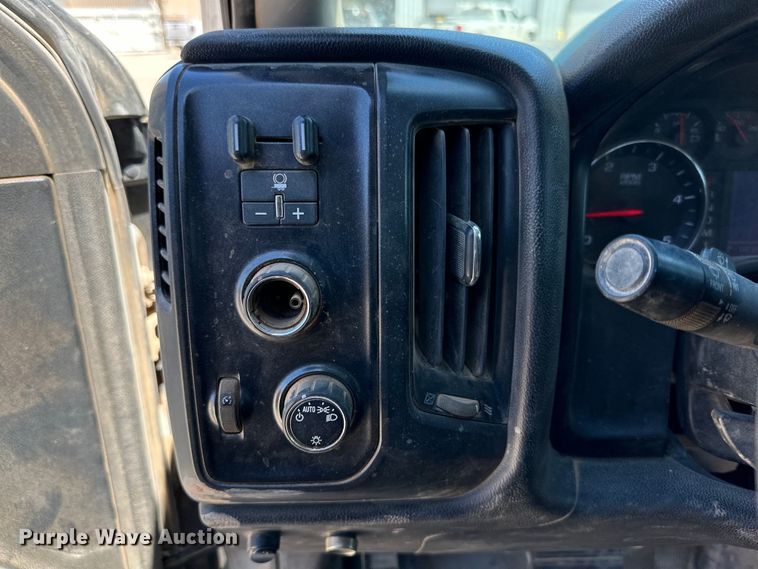 image for item DK6627 2015 Chevrolet Silverado 3500 HD Crew Cab flatbed pickup truck