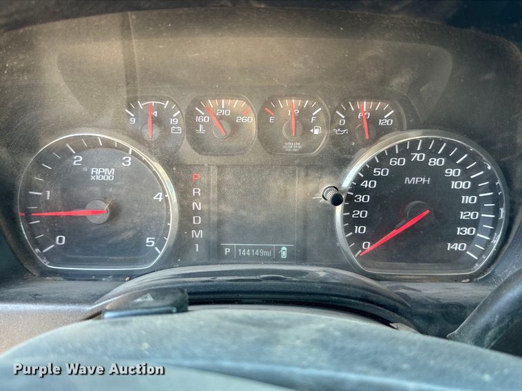 image for item DK6627 2015 Chevrolet Silverado 3500 HD Crew Cab flatbed pickup truck