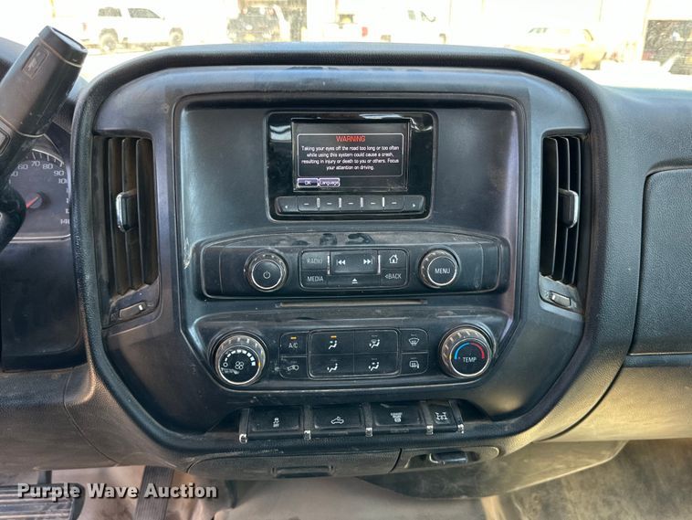 image for item DK6627 2015 Chevrolet Silverado 3500 HD Crew Cab flatbed pickup truck