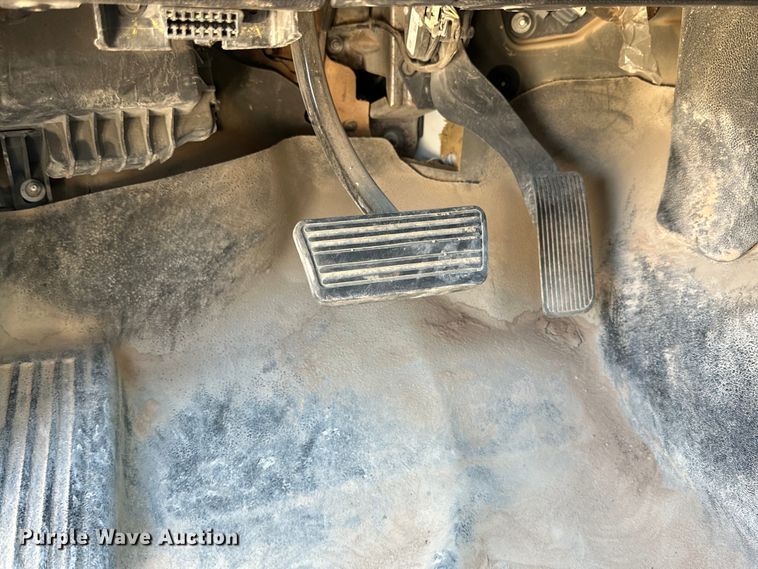 image for item DK6627 2015 Chevrolet Silverado 3500 HD Crew Cab flatbed pickup truck