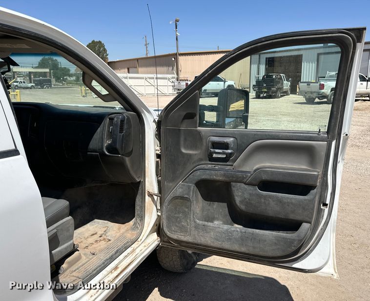 image for item DK6627 2015 Chevrolet Silverado 3500 HD Crew Cab flatbed pickup truck