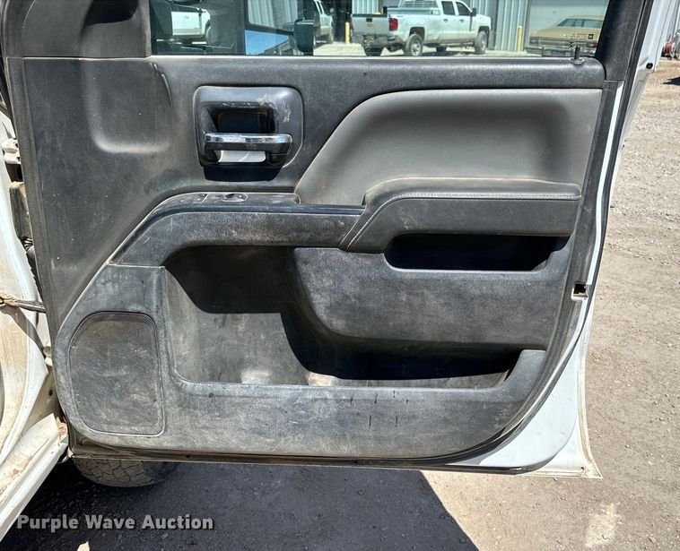 image for item DK6627 2015 Chevrolet Silverado 3500 HD Crew Cab flatbed pickup truck