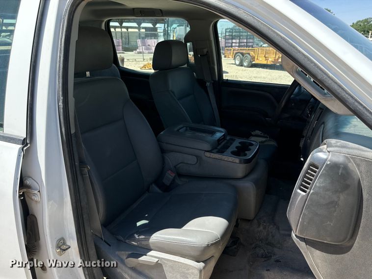 image for item DK6627 2015 Chevrolet Silverado 3500 HD Crew Cab flatbed pickup truck