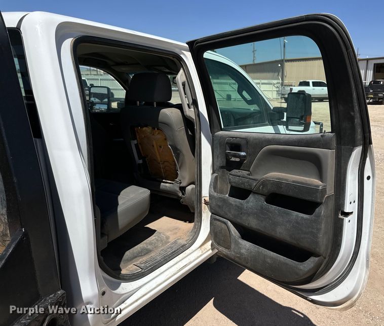 image for item DK6627 2015 Chevrolet Silverado 3500 HD Crew Cab flatbed pickup truck