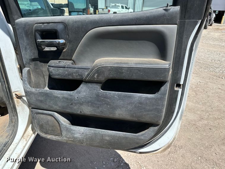 image for item DK6627 2015 Chevrolet Silverado 3500 HD Crew Cab flatbed pickup truck