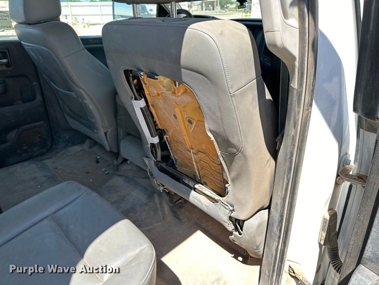 image for item DK6627 2015 Chevrolet Silverado 3500 HD Crew Cab flatbed pickup truck