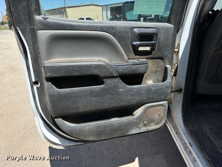 image for item DK6627 2015 Chevrolet Silverado 3500 HD Crew Cab flatbed pickup truck