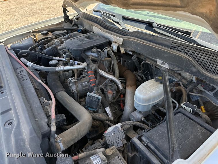 image for item DK6627 2015 Chevrolet Silverado 3500 HD Crew Cab flatbed pickup truck