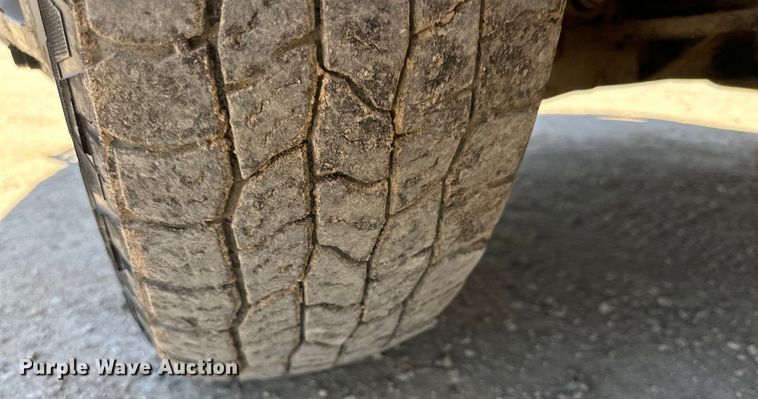 image for item DK6627 2015 Chevrolet Silverado 3500 HD Crew Cab flatbed pickup truck