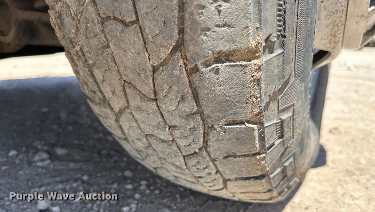 image for item DK6627 2015 Chevrolet Silverado 3500 HD Crew Cab flatbed pickup truck