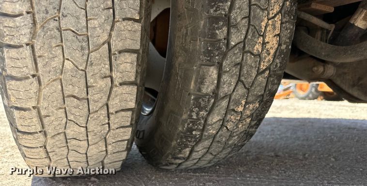 image for item DK6627 2015 Chevrolet Silverado 3500 HD Crew Cab flatbed pickup truck