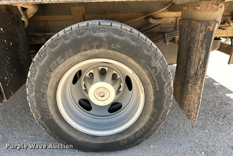 image for item DK6627 2015 Chevrolet Silverado 3500 HD Crew Cab flatbed pickup truck