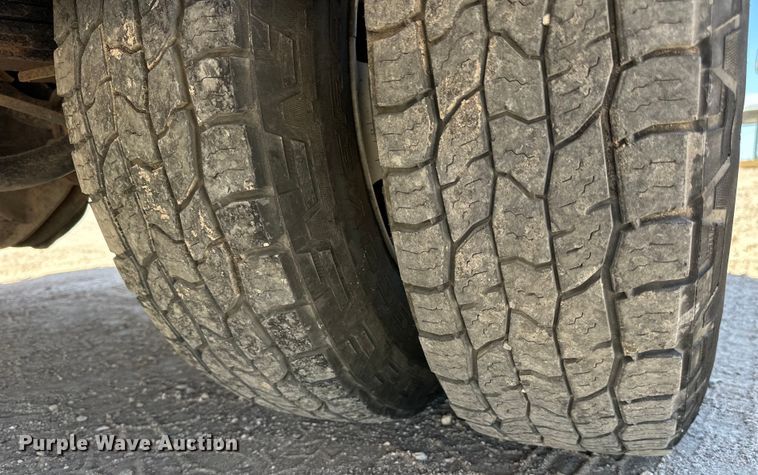 image for item DK6627 2015 Chevrolet Silverado 3500 HD Crew Cab flatbed pickup truck