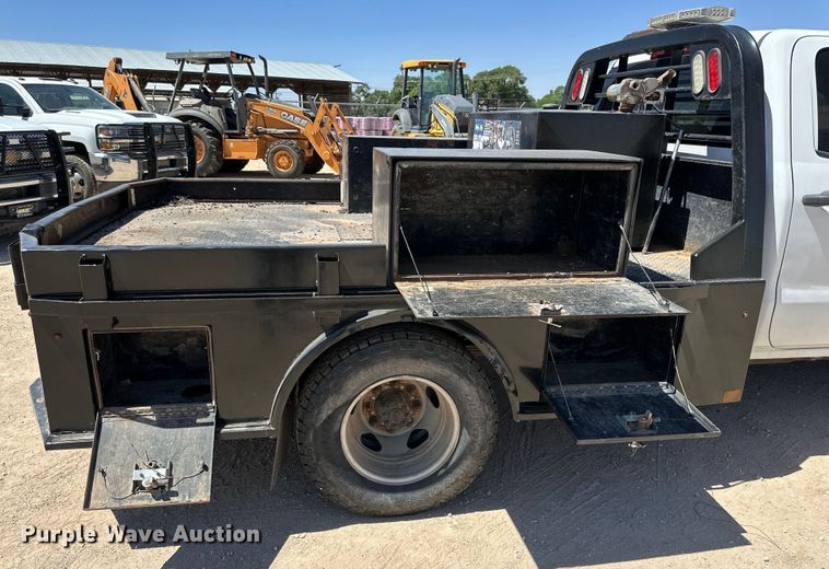 image for item DK6628 2017 Chevrolet Silverado 3500 HD Crew Cab flatbed pickup truck