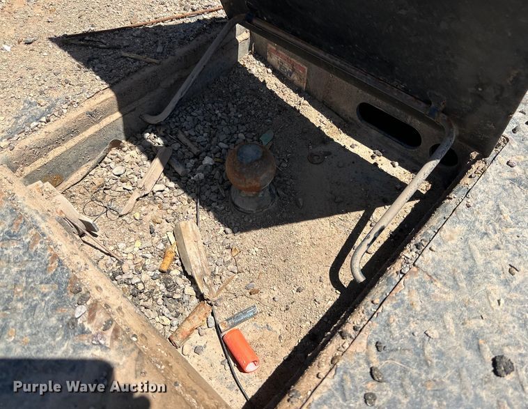 image for item DK6628 2017 Chevrolet Silverado 3500 HD Crew Cab flatbed pickup truck