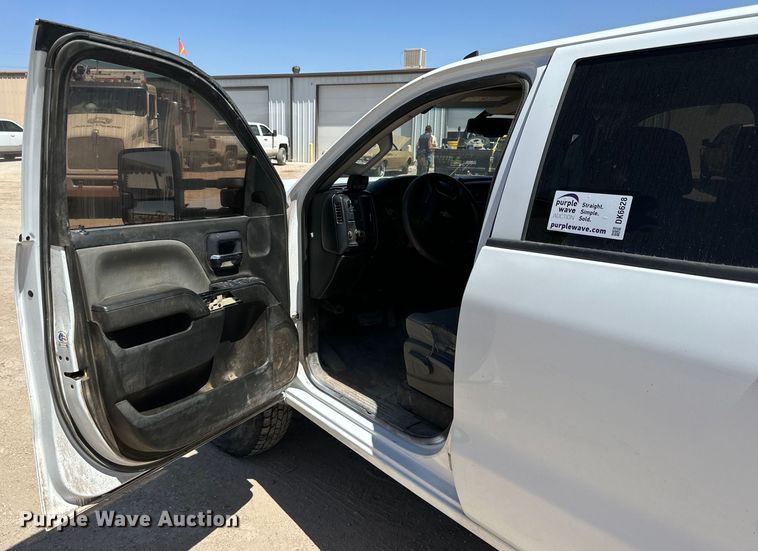 image for item DK6628 2017 Chevrolet Silverado 3500 HD Crew Cab flatbed pickup truck