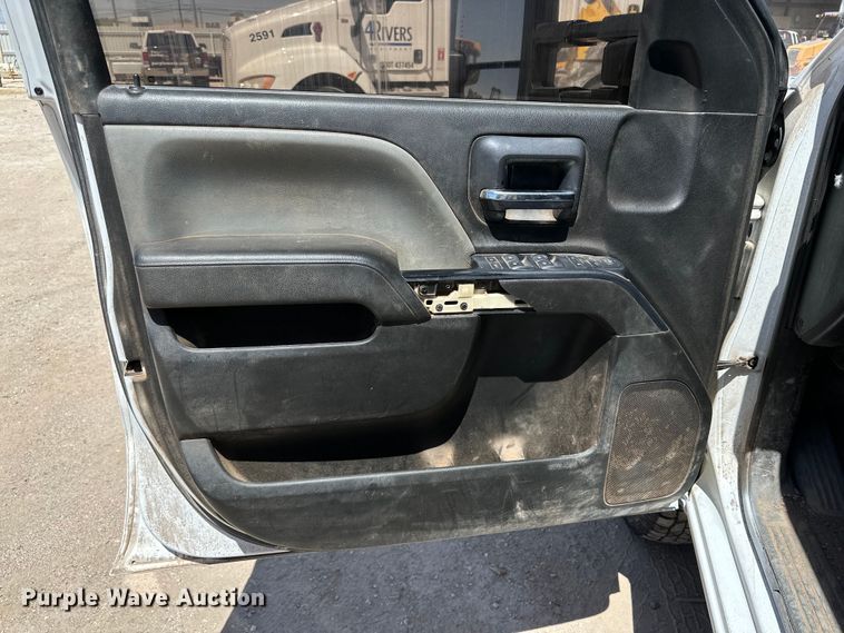 image for item DK6628 2017 Chevrolet Silverado 3500 HD Crew Cab flatbed pickup truck