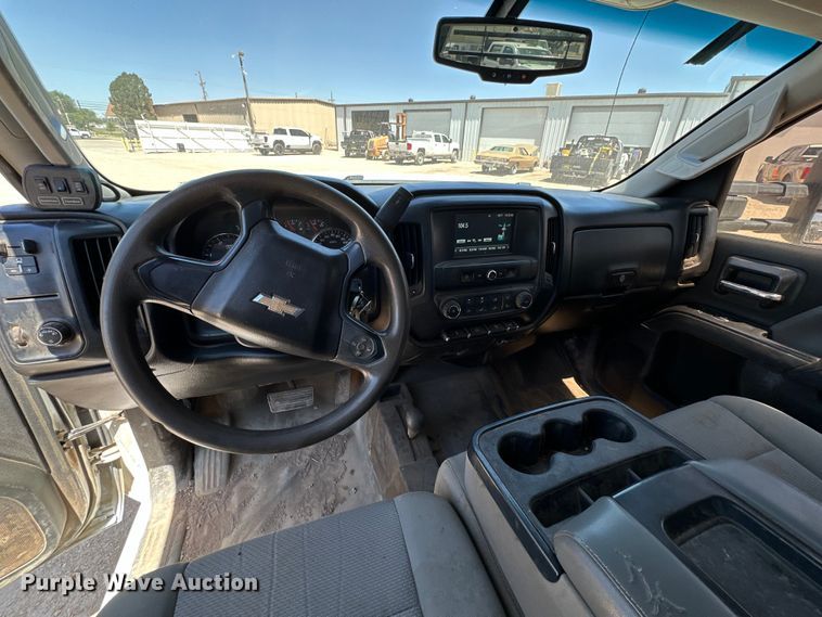 image for item DK6628 2017 Chevrolet Silverado 3500 HD Crew Cab flatbed pickup truck