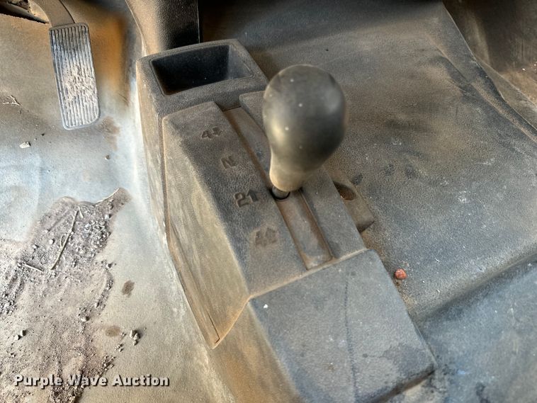 image for item DK6628 2017 Chevrolet Silverado 3500 HD Crew Cab flatbed pickup truck