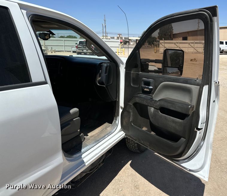 image for item DK6628 2017 Chevrolet Silverado 3500 HD Crew Cab flatbed pickup truck