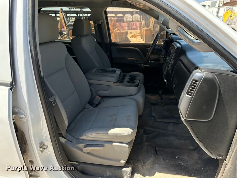 image for item DK6628 2017 Chevrolet Silverado 3500 HD Crew Cab flatbed pickup truck