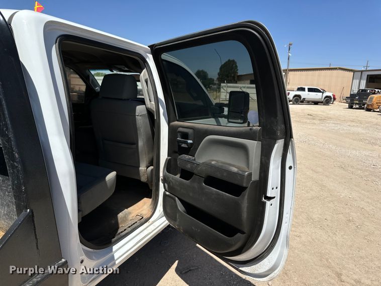 image for item DK6628 2017 Chevrolet Silverado 3500 HD Crew Cab flatbed pickup truck