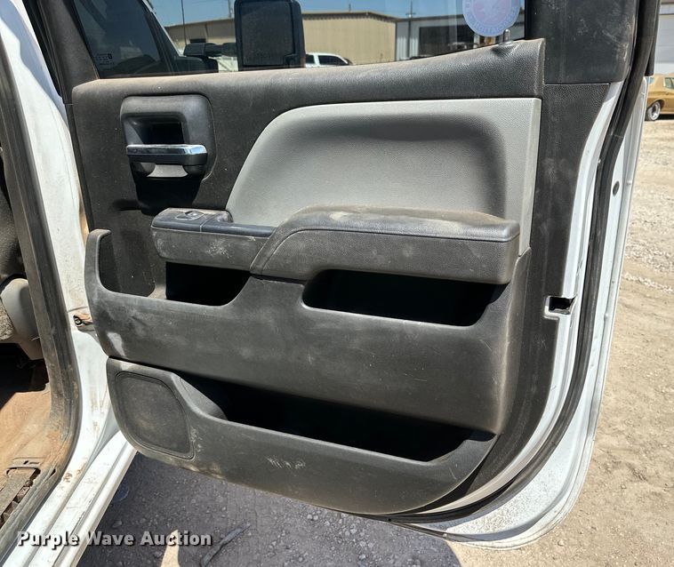 image for item DK6628 2017 Chevrolet Silverado 3500 HD Crew Cab flatbed pickup truck